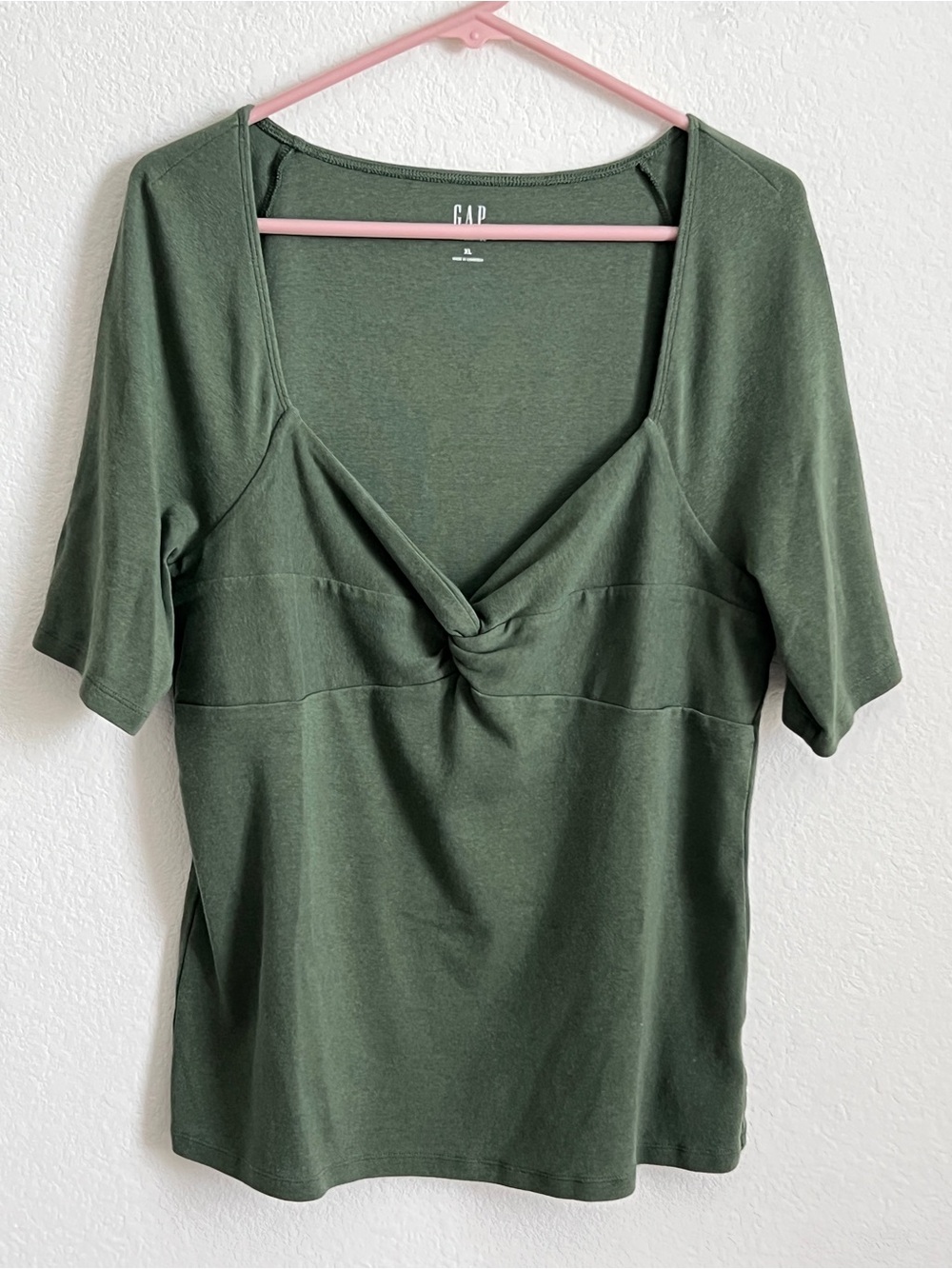GAP Olive green Twist-Front Short Sleeve Women’s Sz XL  Modern Tee